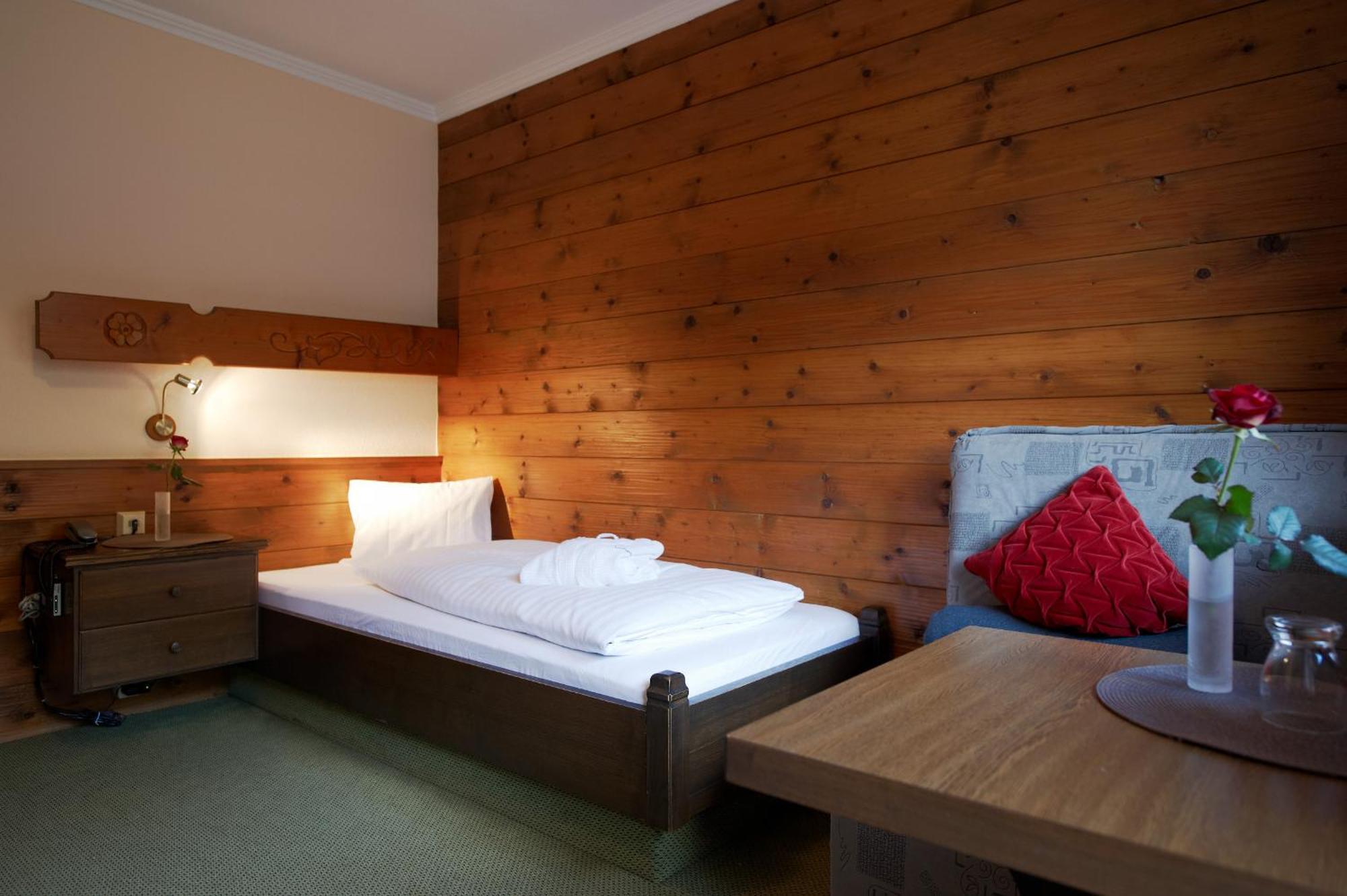 Single Room,1589517574:JPEG